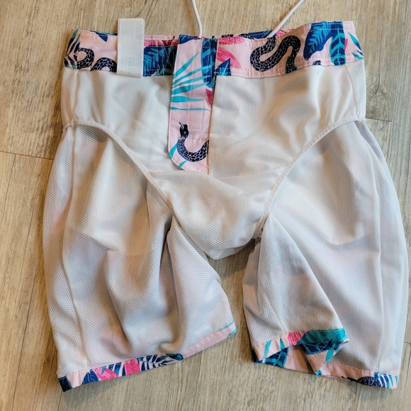 Hollister Hawaiian Swim Trunks, 28 - Picture 11 of 12
